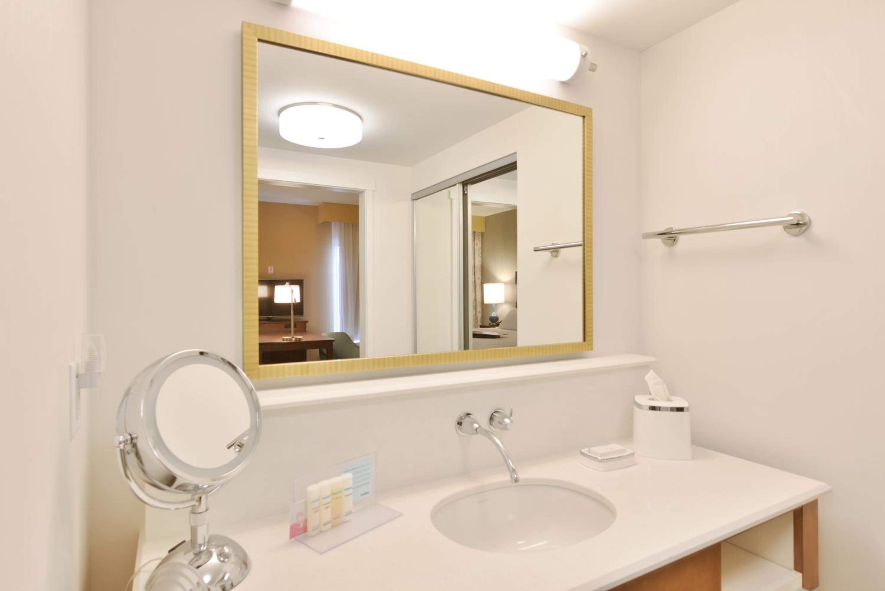 hampton inn and suites chippewa falls
