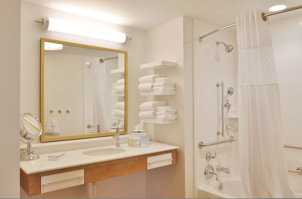 hampton inn and suites chippewa falls