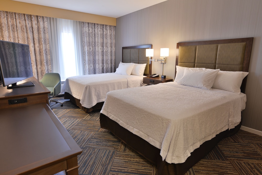 hampton inn and suites chippewa falls