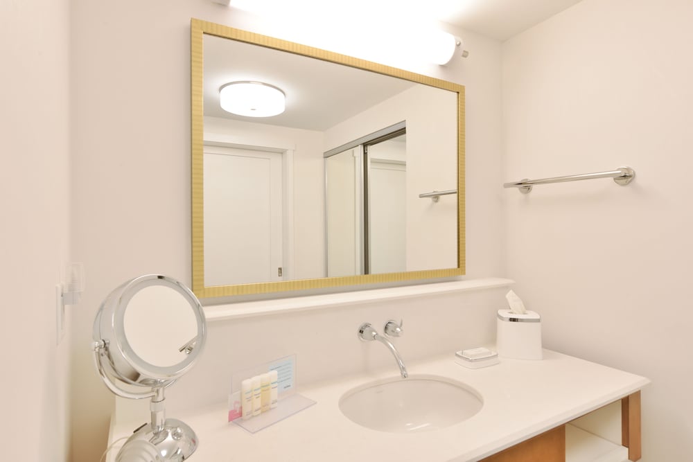 hampton inn and suites chippewa falls