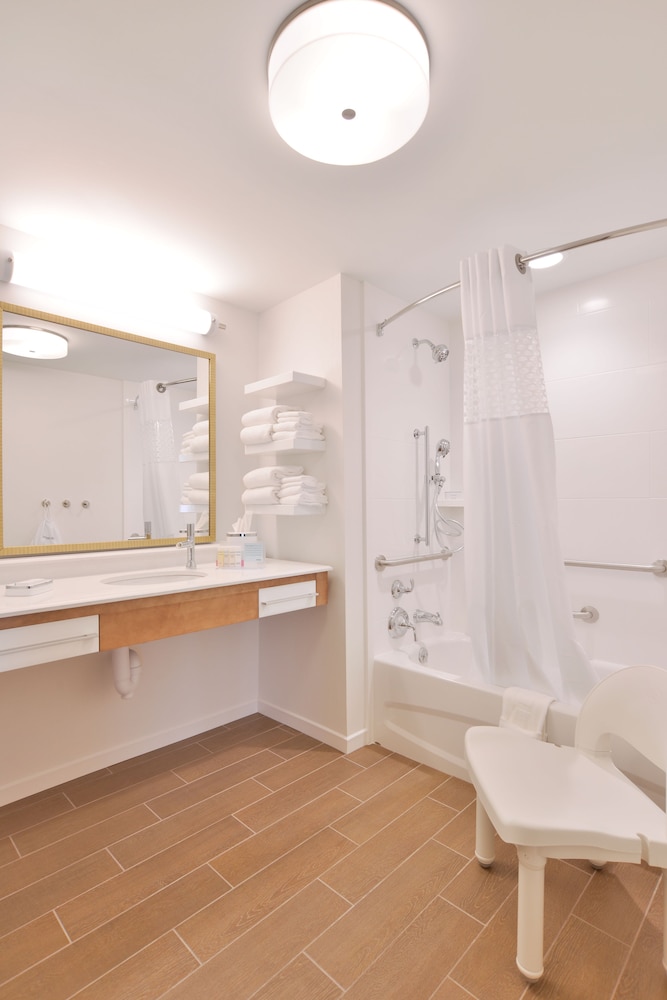 hampton inn and suites chippewa falls