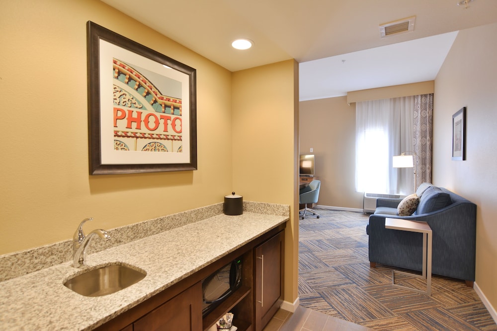 hampton inn and suites chippewa falls
