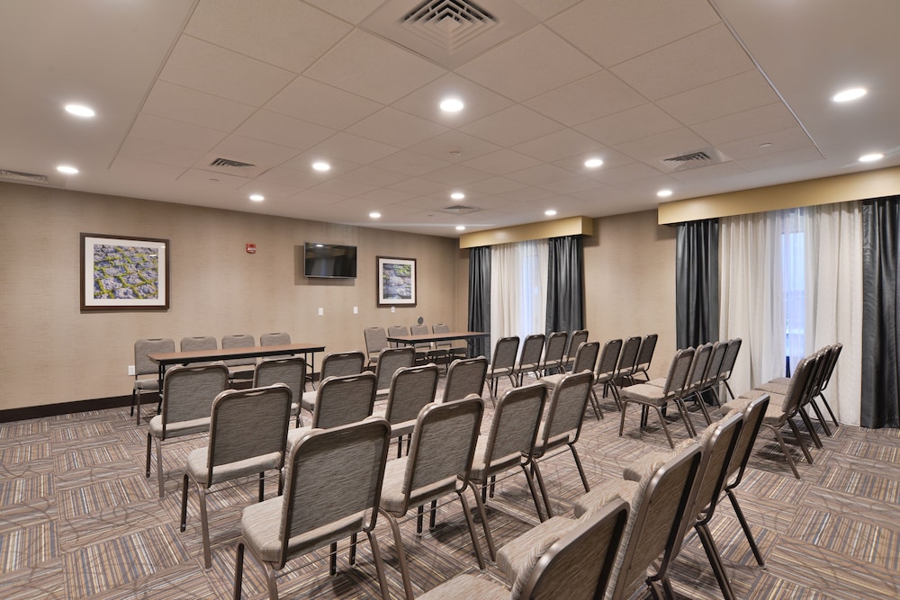 hampton inn and suites chippewa falls