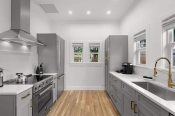 New Casa Padron La Casita,502 N 19Th St Tampa Fl 33605 Usa,2 star