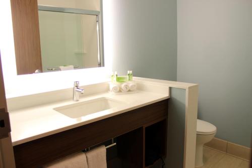 holiday inn express and suites spencer by ihg