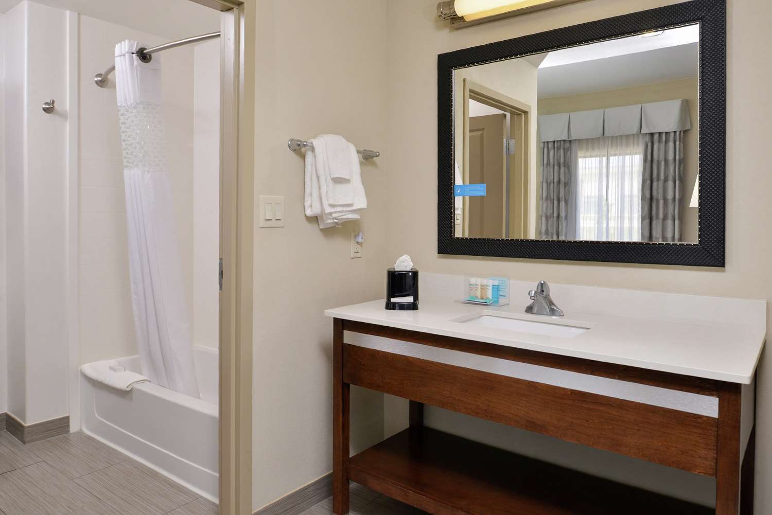 hampton inn and suites hutto austin