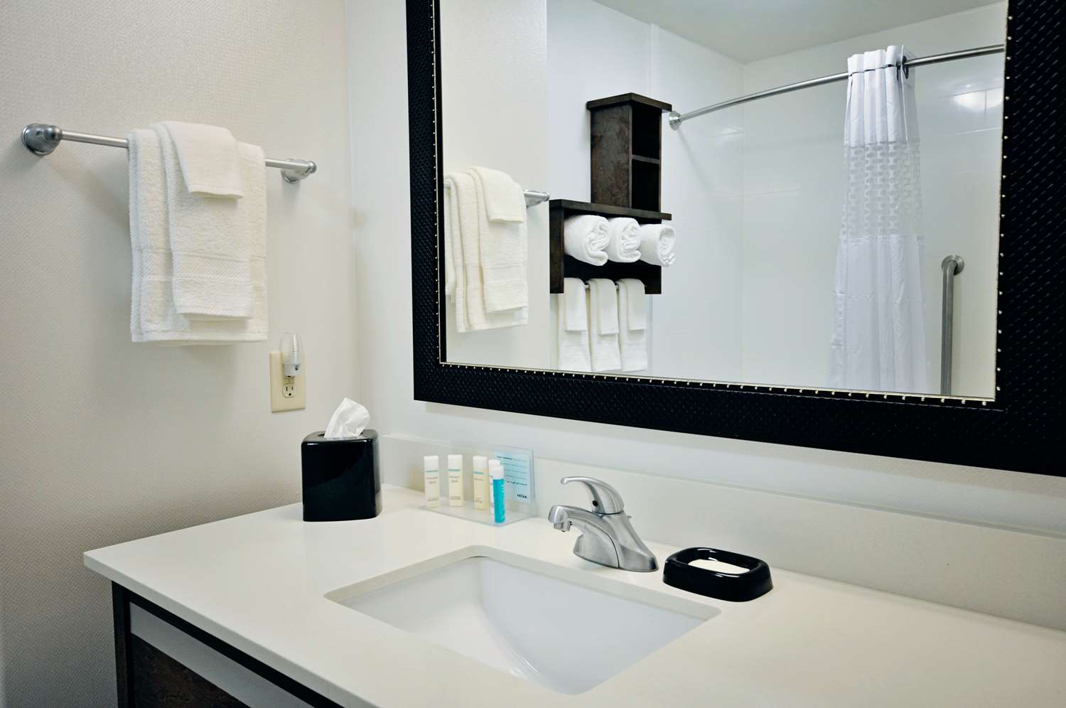 hampton inn and suites hutto austin