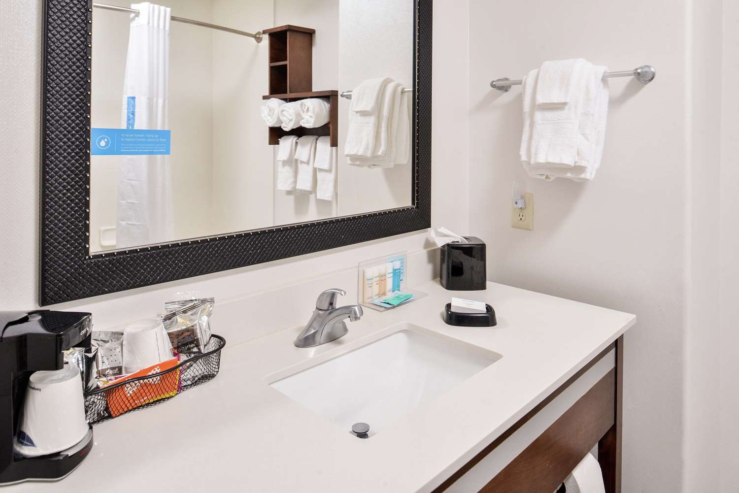 hampton inn and suites hutto austin