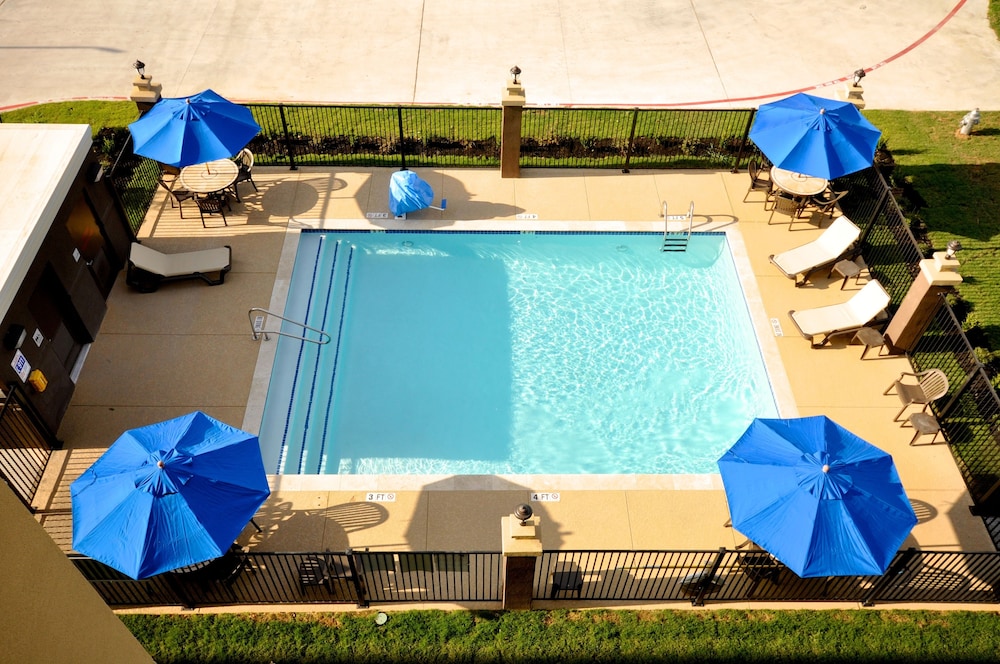 hampton inn and suites hutto austin