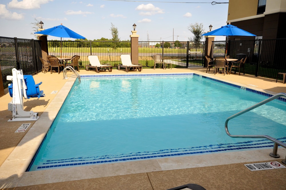 hampton inn and suites hutto austin