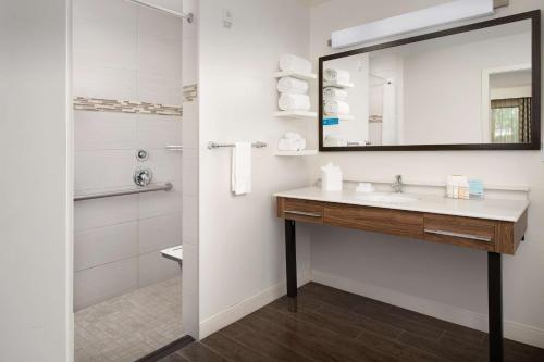 hampton inn and suites phoenix tempe