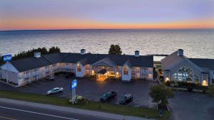 Baymont By Wyndham St. Ignace Lakefront,Saint Ignace>>Bois Blanc Island,3 star