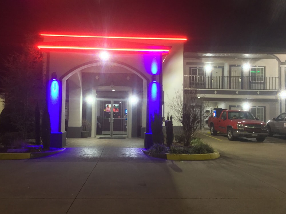 muskogee inn and suites