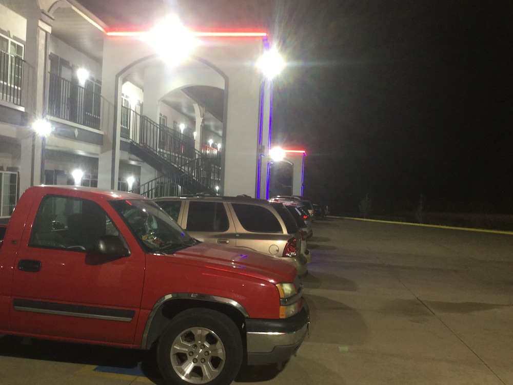 muskogee inn and suites