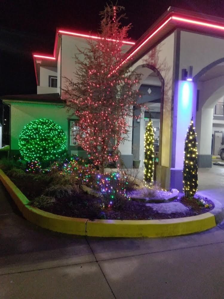 muskogee inn and suites