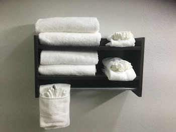 muskogee inn and suites