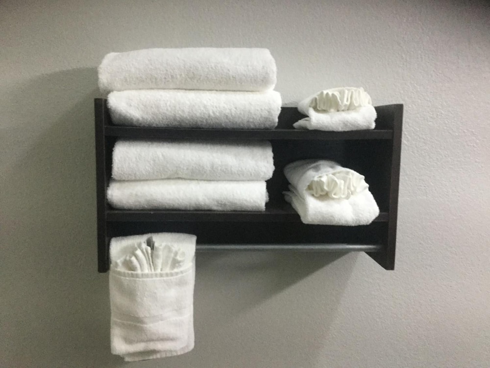 muskogee inn and suites