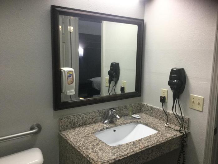 muskogee inn and suites