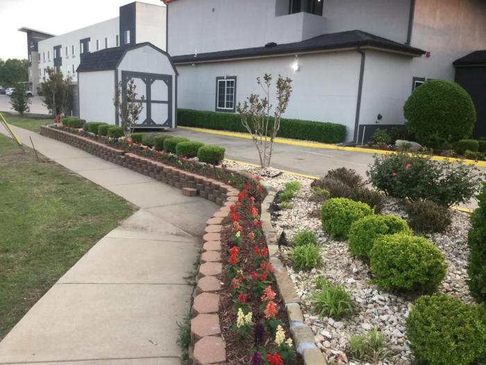 muskogee inn and suites