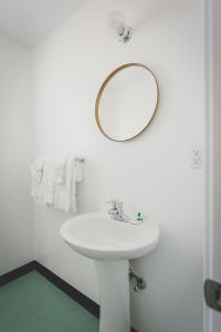 Mylo Hotel,Daly City>>Brisbane,3 star
