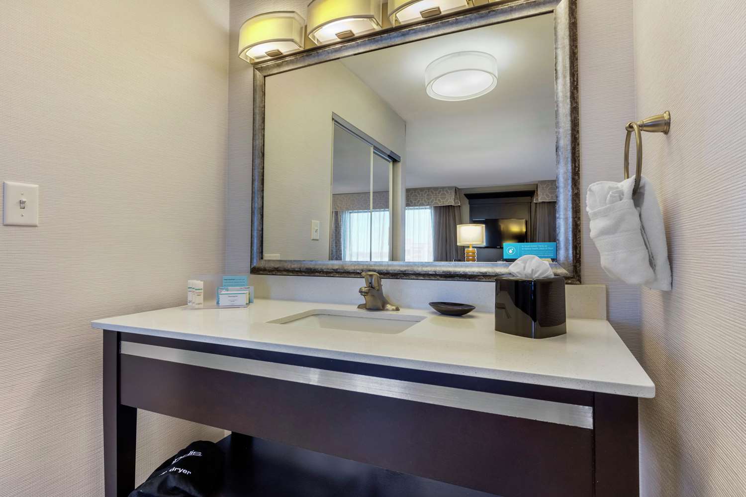 hampton inn and suites columbus