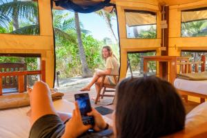 Barefoot Manta Island Resort And Marine Sanctuary,Lautoka>>Drawaqa Island,3 star