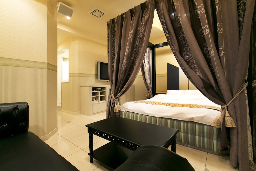 hotel luna sennan adults only