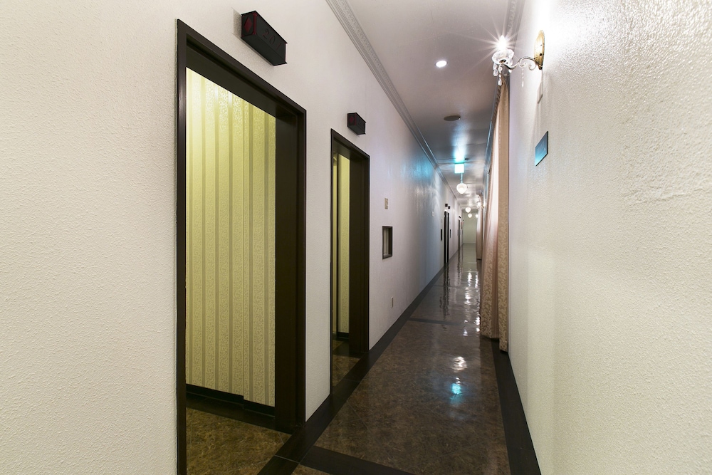 hotel luna sennan adults only