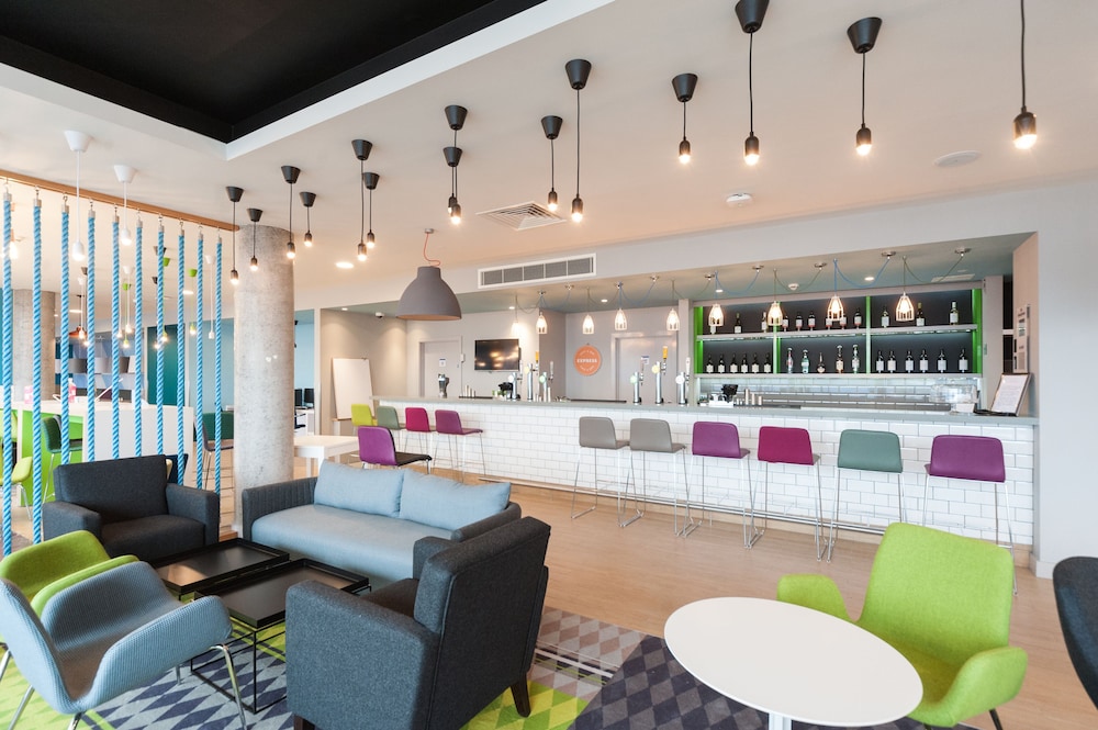 holiday inn express aberdeen airport by ihg