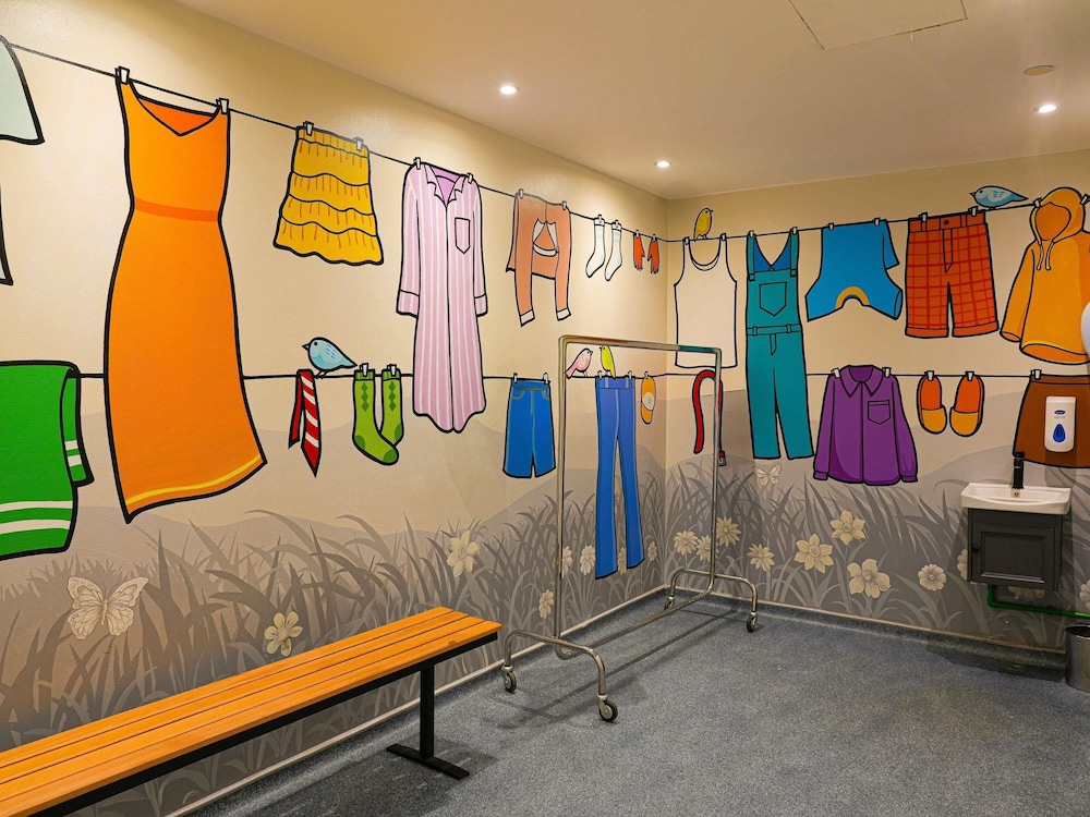 ibis one central hotel