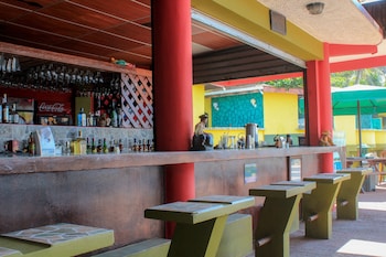 hotel estero y mar