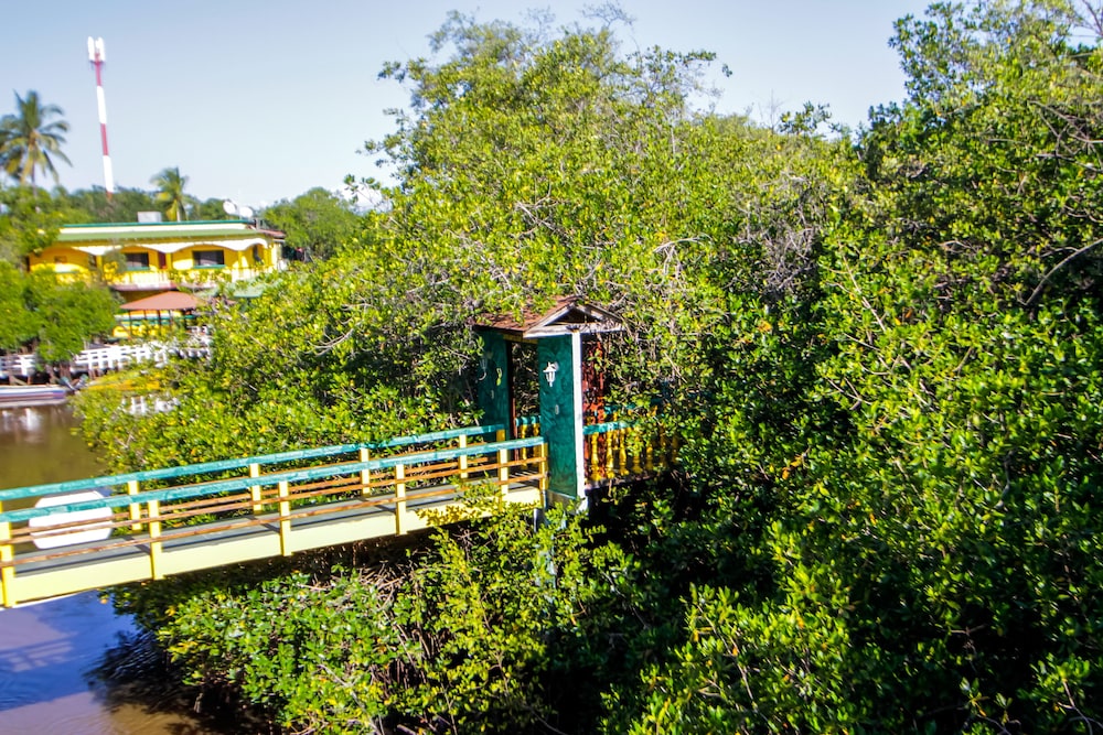 hotel estero y mar