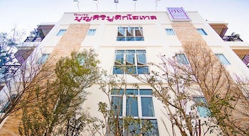 boonsiri boutique hotel
