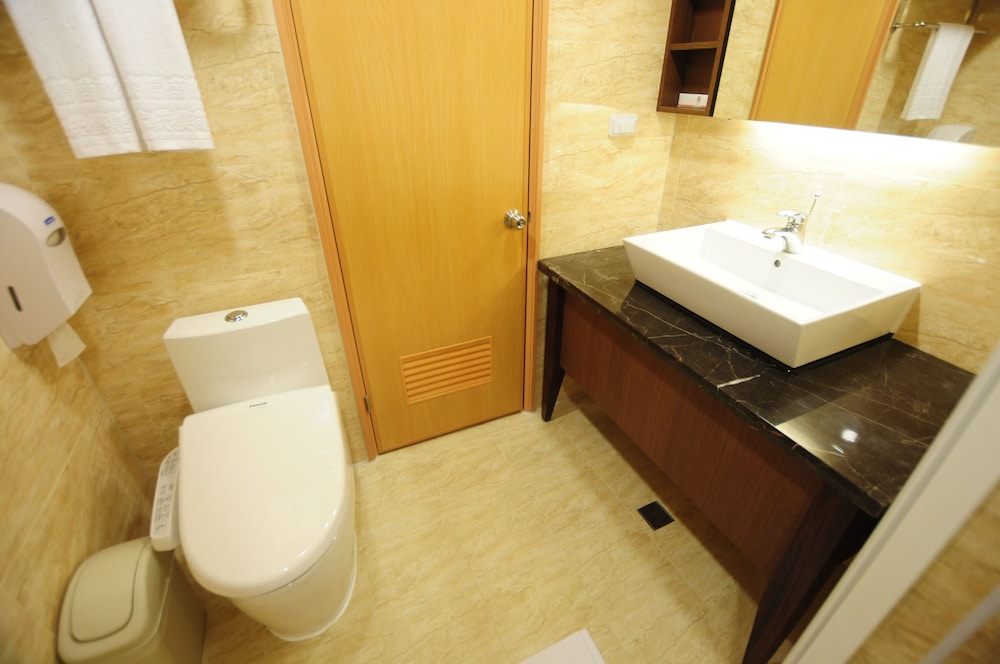 kindness hotel tainan chihkan tower