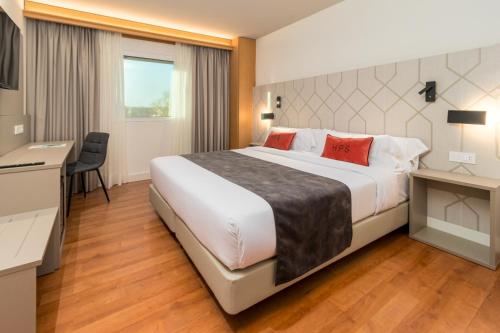hotel city express santander parayas