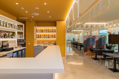 hotel city express santander parayas