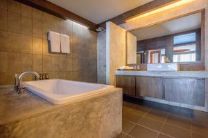 Naina Resort & Spa,Kathu>>Karon Beach,4 star