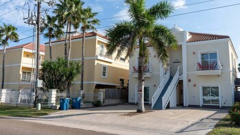100 steps to beach great value pool 2 bedroom apts
