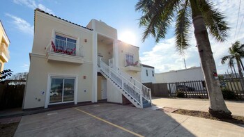 100 steps to beach great value pool 2 bedroom apts