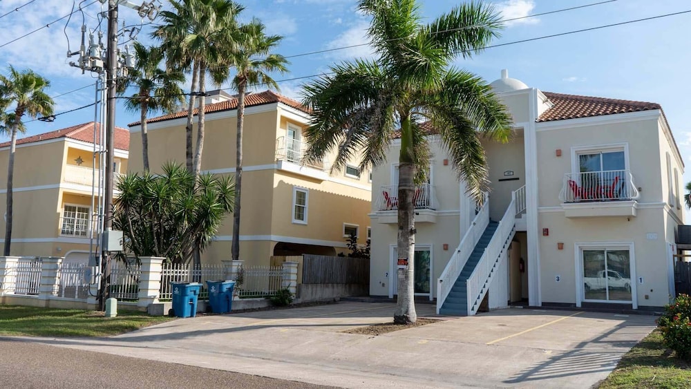 100 steps to beach great value pool 2 bedroom apts