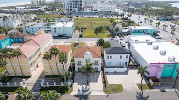 100 steps to beach great value pool 2 bedroom apts