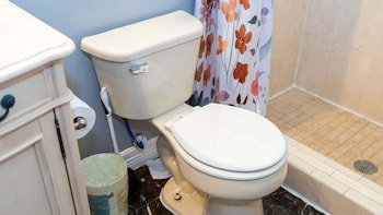 100 steps to beach great value pool 2 bedroom apts