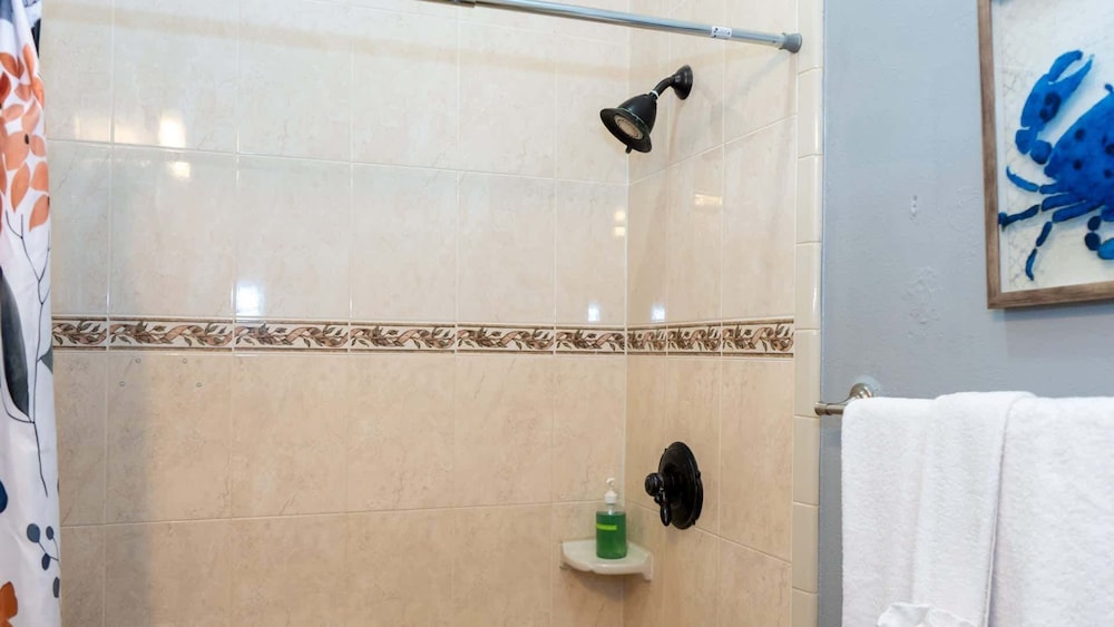 100 steps to beach great value pool 2 bedroom apts