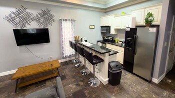 100 steps to beach great value pool 2 bedroom apts