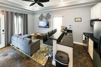 100 steps to beach great value pool 2 bedroom apts