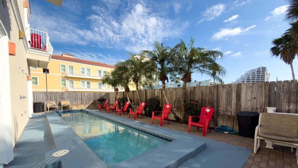 100 steps to beach great value pool 2 bedroom apts