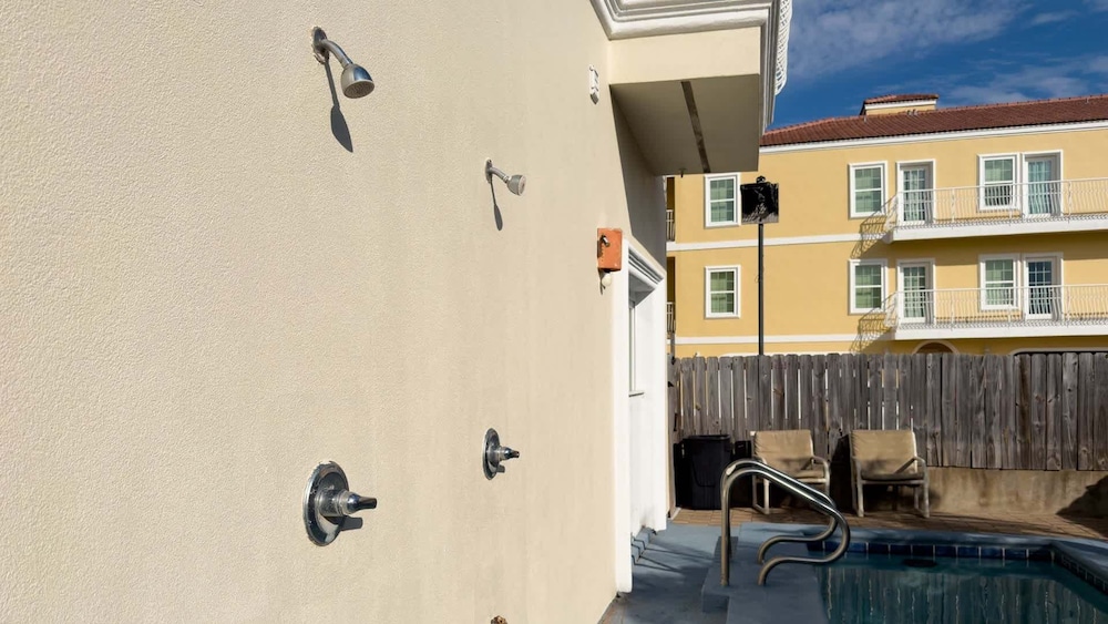 100 steps to beach great value pool 2 bedroom apts