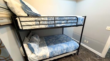 100 steps to beach great value pool 2 bedroom apts