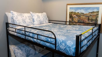 Pool 1St Floor 75 Yards To Beach Value 2 Bedroom Apts,107 East Harbor,3 star