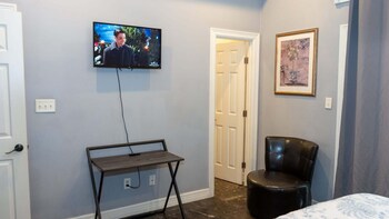 Pool 1St Floor 75 Yards To Beach Value 2 Bedroom Apts,107 East Harbor,3 star
